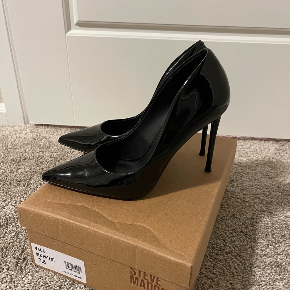 Steve Madden Black Patent Pointed Toe Stiletto Pumps